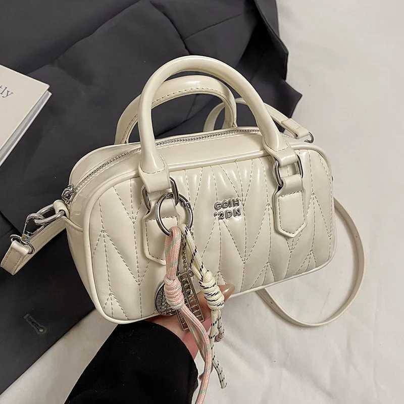 Famous Brand Luxury Portable Mini Bowling Bags Fem 2025 Spring and Summer Messenger Bag Bost Square Bag Small Purse Handbag B250618