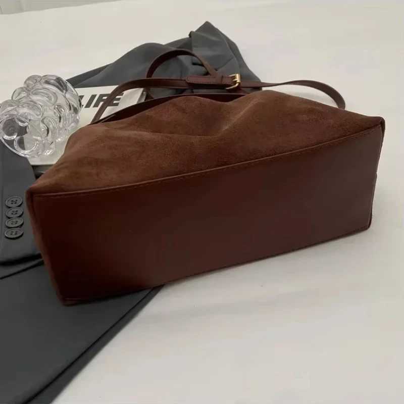 Zip Solid Sewing Thread High Capacity PU Shoulder Bags 2025 Hot Sale Bags for Women Simple Fi Tote Bolsas Femininas Bolsa XJ250605