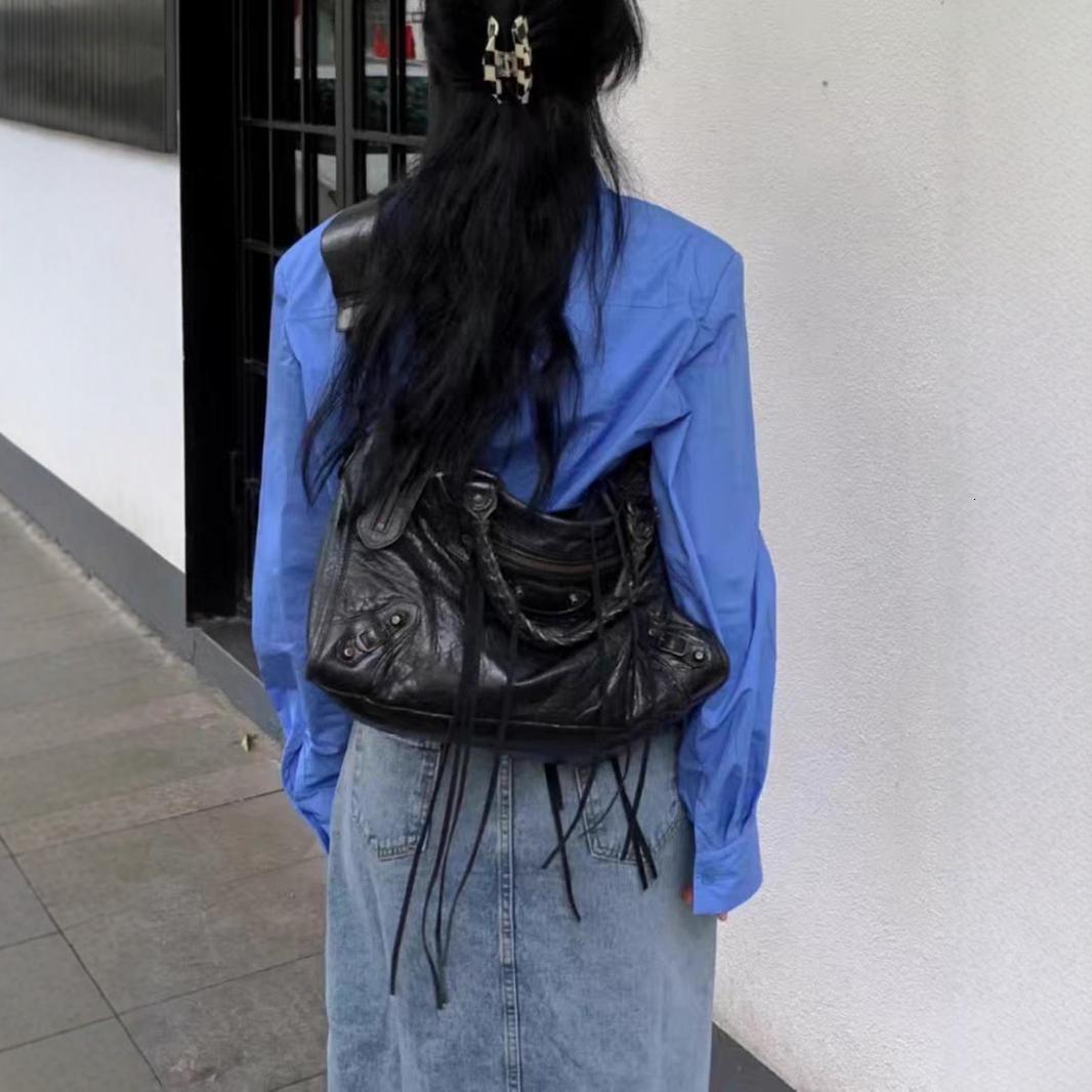 French Rivet Motorcycle Bag Spicy Bag Girl Bag Large Capacity Shoulder Width Fashion Handbag Designer Women s Shoulder Bag