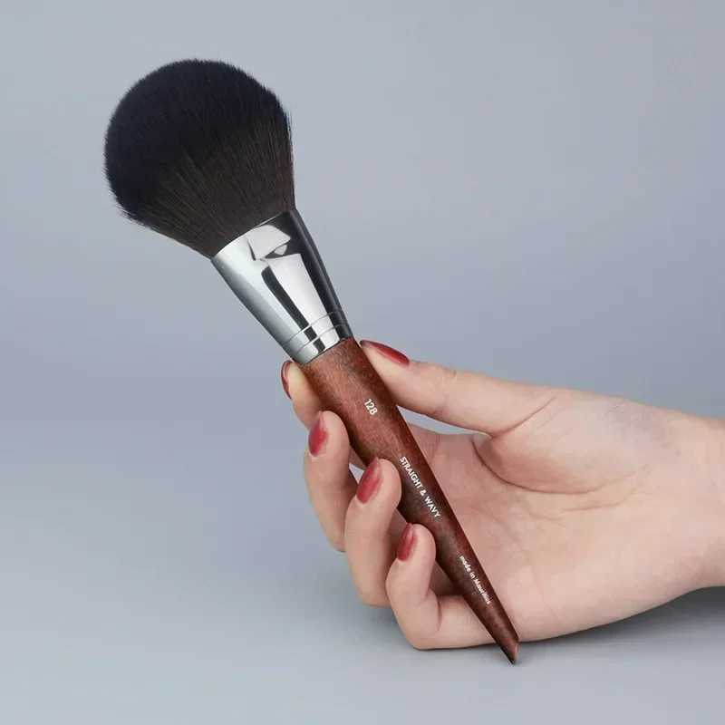 Large Foundation Ber Brush Flat Foundation Brush BB Cream Blender Concealer Foundation Liquid Brush Cream Makeup Tools W250605