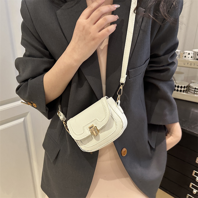 designer Spring Vintage Underarm Shoulder Bag Textured Korean Style Niche Design Women 2025 New Trendy Crossbody Small Square Bag