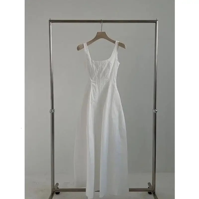 Spring Korean Style Slimming Waist Midi Dress Fashionable Strapless Womens Trendy Casual Elegant KneeLength Gown 250604