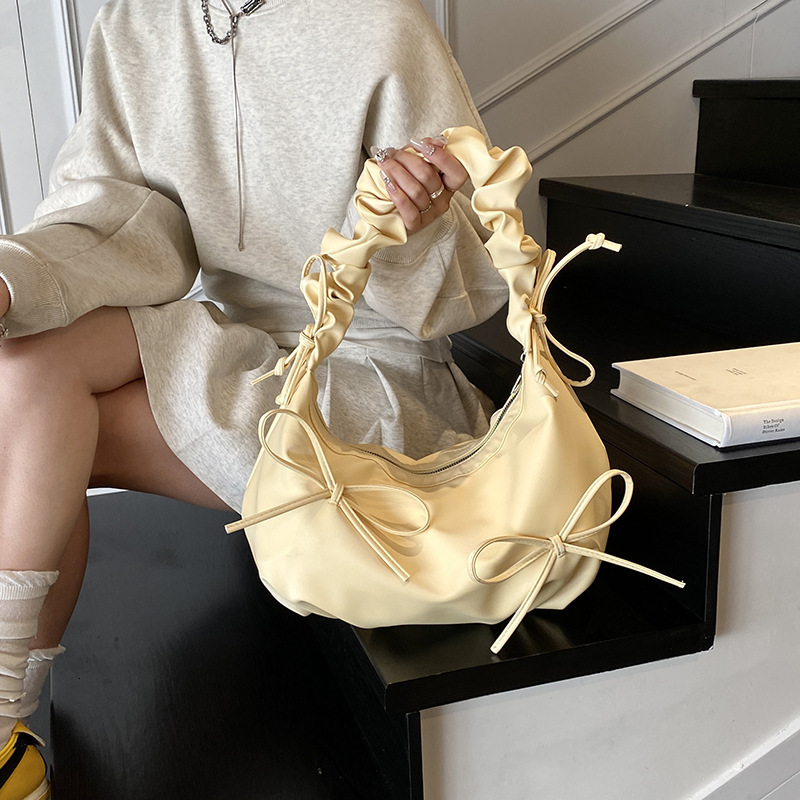 Wrinkled shoulder bag, new bow crossbody bag, simple commuting armpit cloud bag, designer women's large capacity handbag