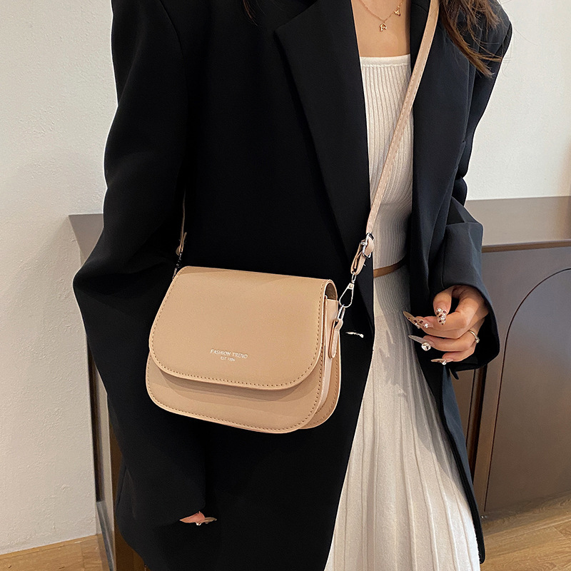 designer Autumn Niche Bag 2025 Fresh Fashion Texture Saddle Bag Single Shoulder Small Bag Simple Casual Crossbody Women's Bag