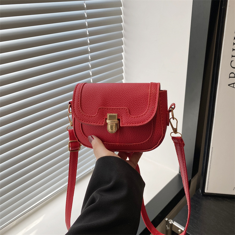 designer Spring Vintage Underarm Shoulder Bag Textured Korean Style Niche Design Women 2025 New Trendy Crossbody Small Square Bag