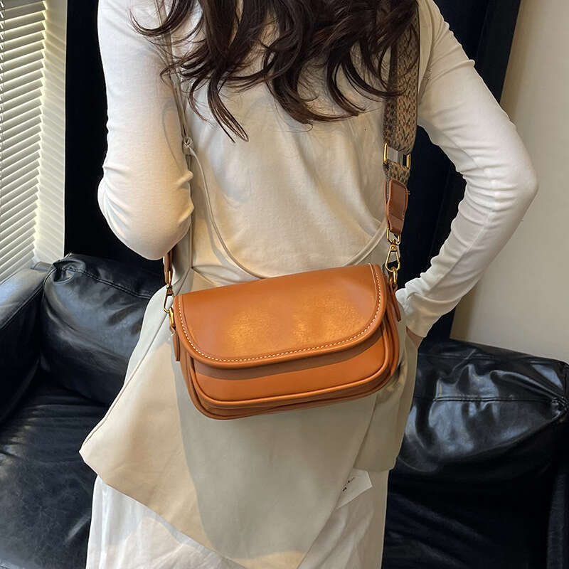 2025 Fashion Small Square High-end Versatile Crossbody Casual Korean Commuter Simple Shoulder Bag