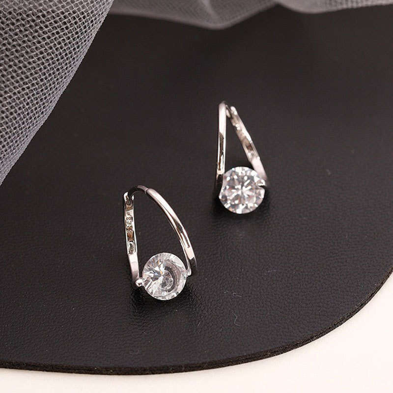 DHCollections Sterling Sier Zircon Niche Cuffs Minimalist Style High-end Korean Earrings Autumn Ins Fashion Ear Jewelry