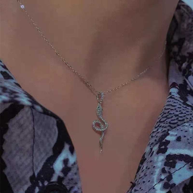JWER Elegant Punk Rhinestone Snake Pendant Necklace Animal Crystal Necklace Trendy Female Birthday Party Gift Designer Jewelry XJ250604