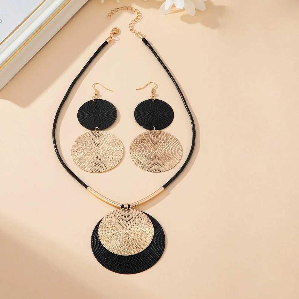 Creative Unique Large Round Vintage Pendant Necklace for Women Personalized Exaggerated Punk Style Jewelry Holiday Party Gift XJ250604