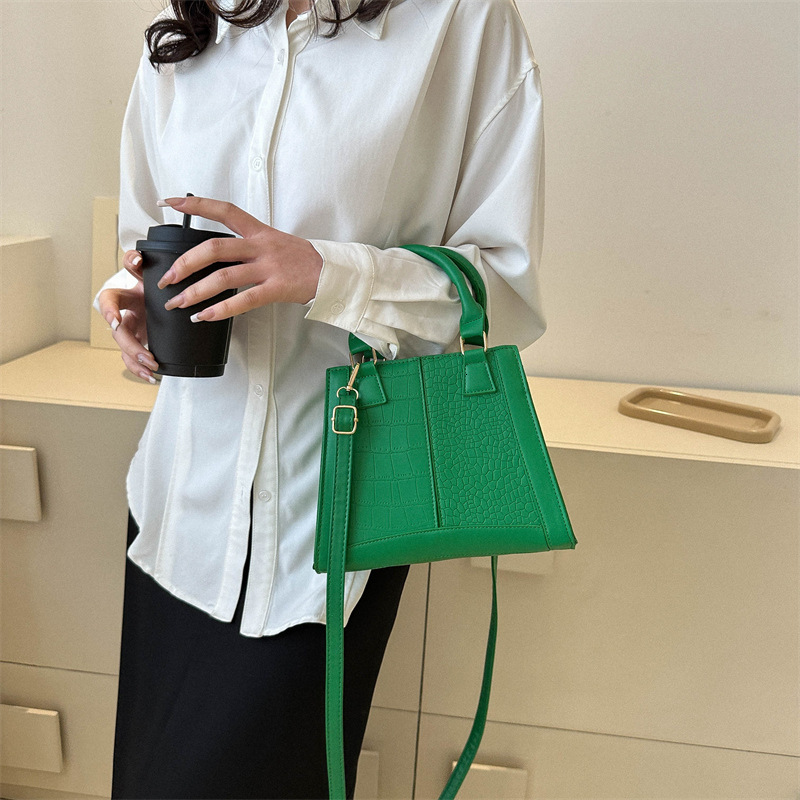 designer 2025 Spring/Summer New Fashion Stone Pattern Handbag Shoulder Crossbody Small Bag for Women Supports Wholesale and Mixed Orders