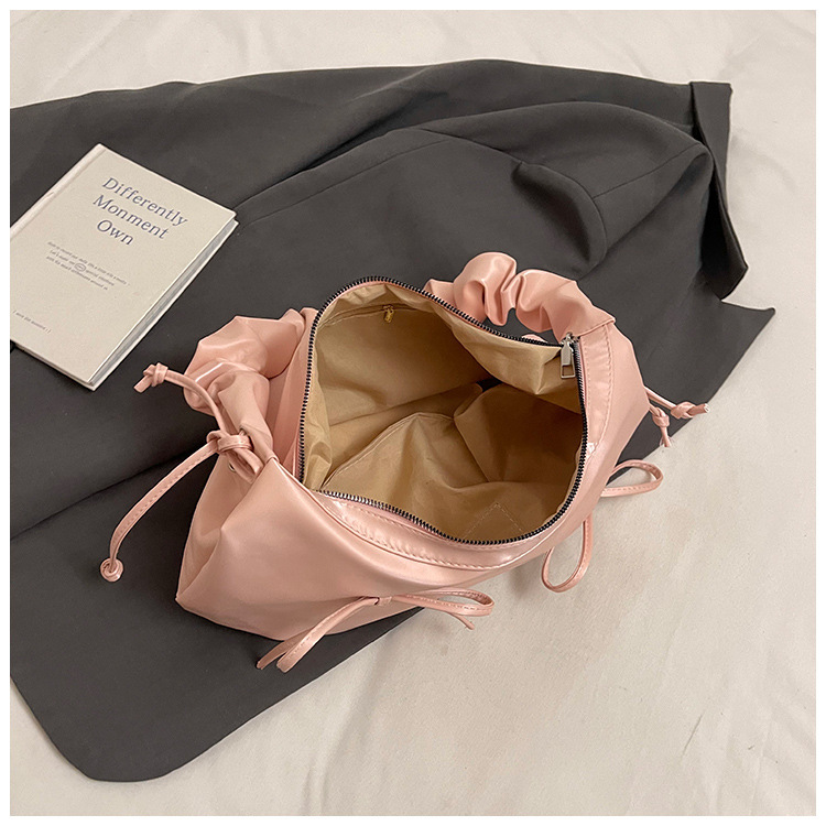 Wrinkled shoulder bag, new bow crossbody bag, simple commuting armpit cloud bag, designer women's large capacity handbag