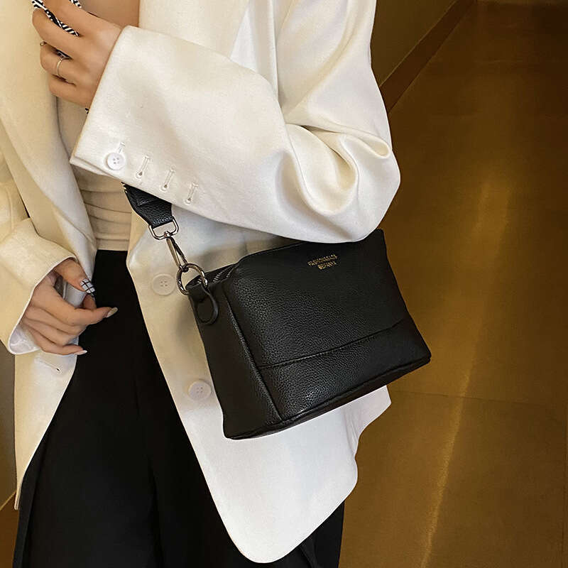 New Fashion Women's Versatile Commuter Simple High-end Single Shoulder Crossbody Soft Surface Wide Strap Bag for Women