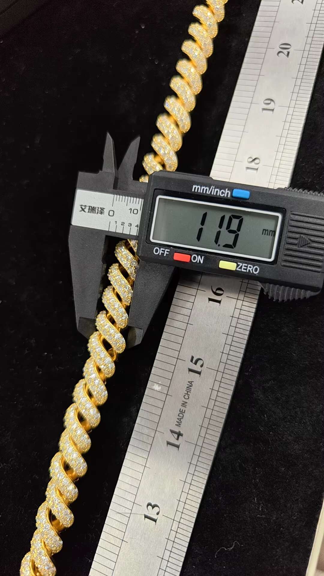 Hip Hop 925 Sterling Silver Necklace Unisex Chunky Cuban Link Chain 12mm Geometric 28-Inch VVS1 Moissanite Diamond for Gift