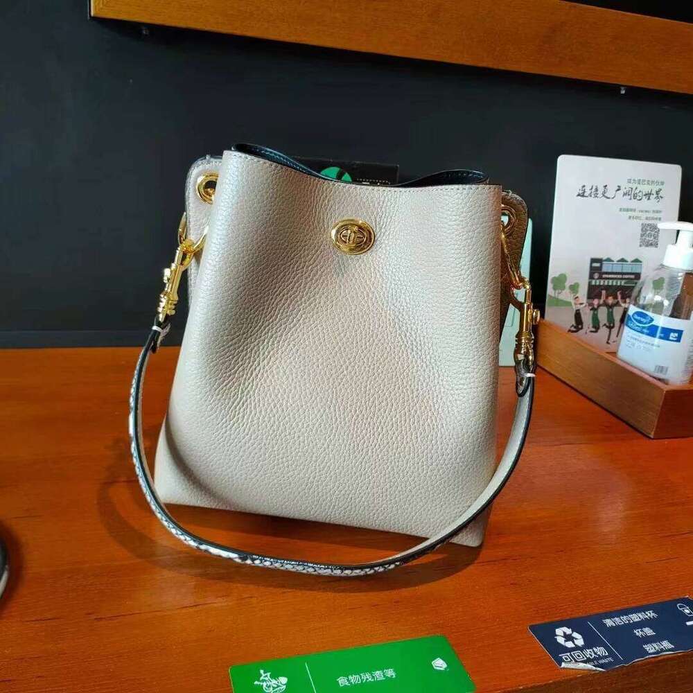 New genuine leather women s Korean version with contrasting lock buckle single shoulder crossbody bucket bag