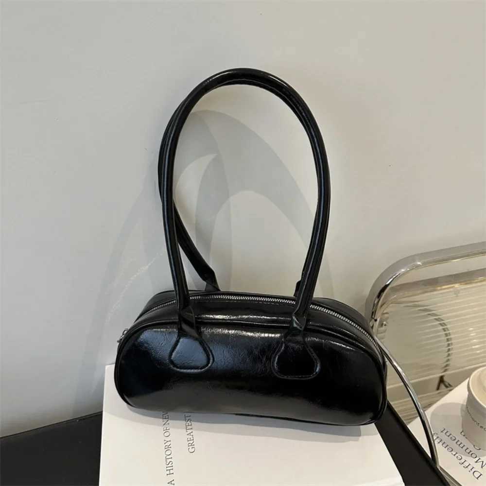 Fi French New Womens Bags Baguette Shoulder Bag Solid Color Premium Texture Simple Temperament Generous Handbag XJ250605