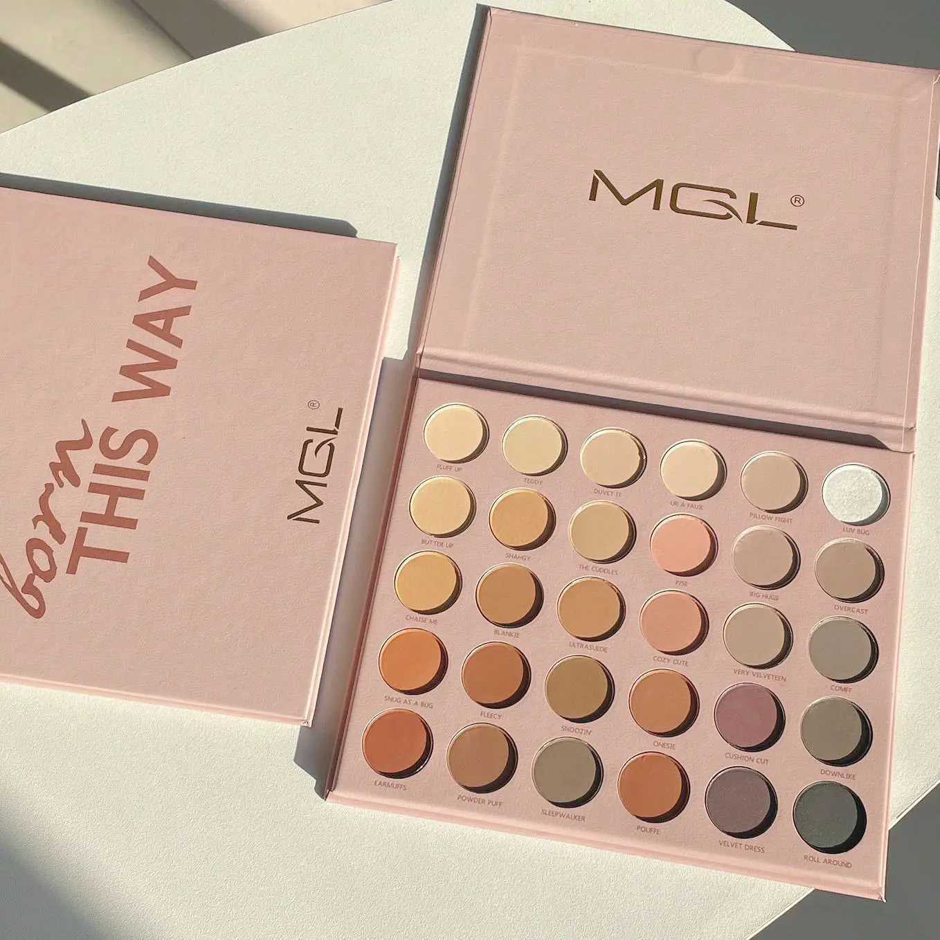 30 Colors Eyeshadow Palette Matte Pearl Finishes Multicolor Eye Shadow Disc for Daily Makeup Professional Beginner Friendly W250605