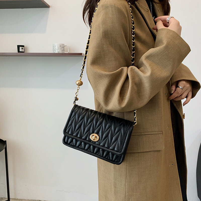 New Style Fashion Chain Bag Women 2025 New Simple Texture Small Square Bag Internet Celebrity Stylish Single Shoulder Crossbody Bag New Free Delivery 
