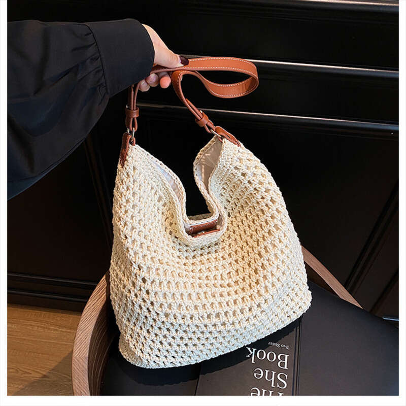Straw Beach Tote Handwoven Straw For Women Large Capacity New Single Shoulder Crossbody Beach Vacation Bucket Bag Straw Large Tote