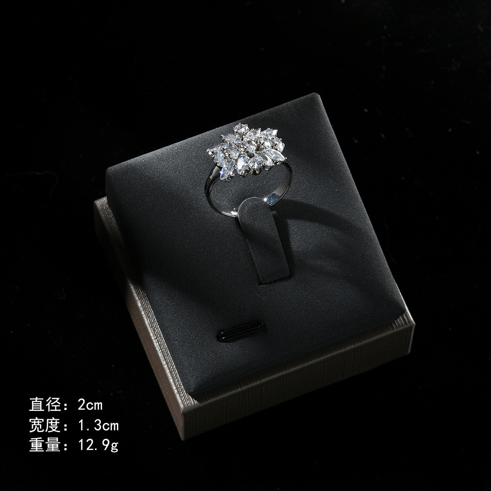 Sparkling 4-piece bridal zirconia complete jewelry set suitable for womens parties ious Dubai Nigeria wedding bridesmaid accessories 241106