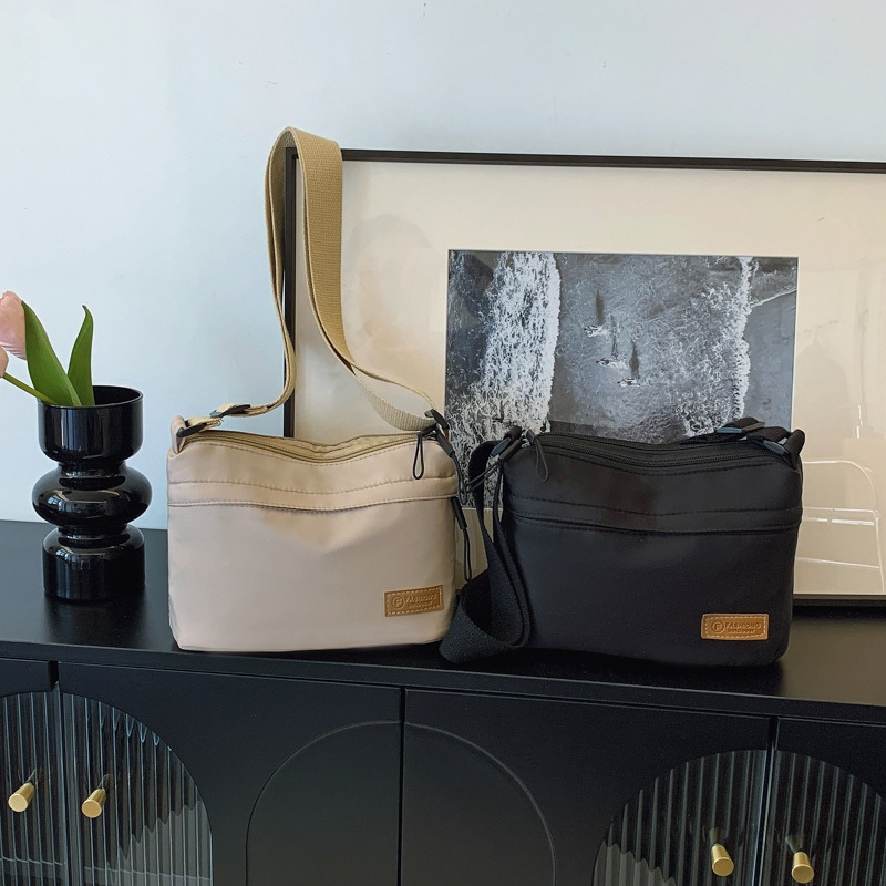 designer Fashion Trend 2025 Spring New Stylish Niche Design Small Square Bag Casual Simple Women's Shoulder Crossbody Bag