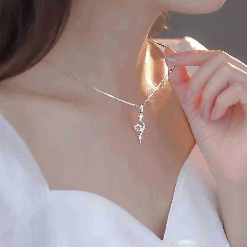 JWER Elegant Punk Rhinestone Snake Pendant Necklace Animal Crystal Necklace Trendy Female Birthday Party Gift Designer Jewelry XJ250604