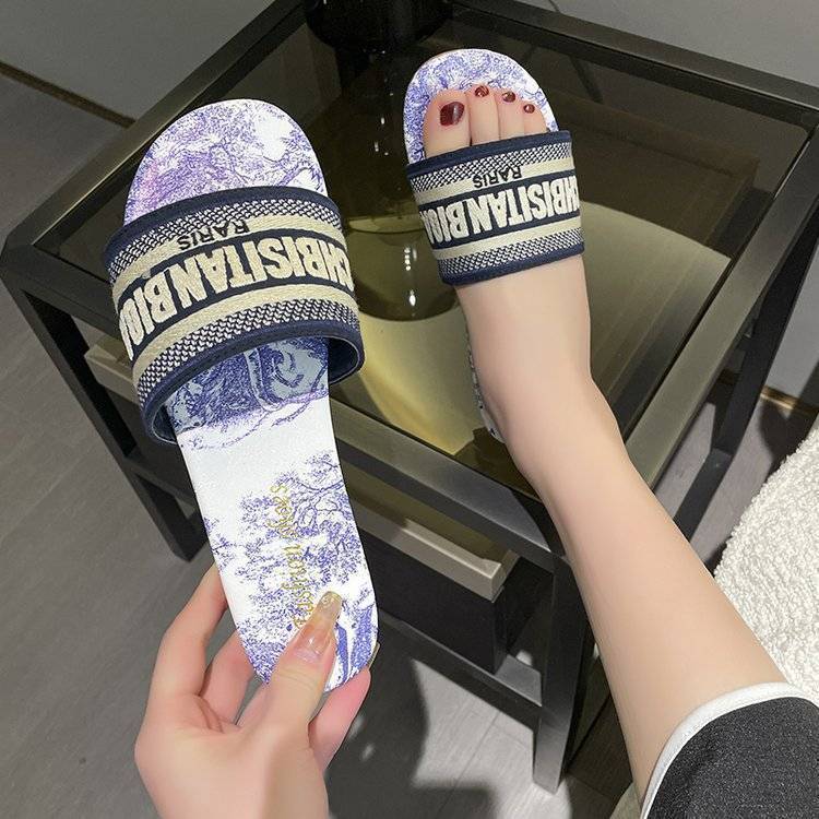 Designer Fashion Slippers Men's and Women's Sandals Popular Pool and Beach Flip-flops Shoes Slippers and Sandals Flip-flops with Flat Bottom