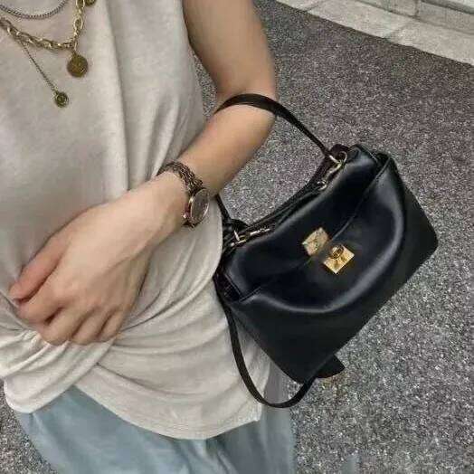 New Crossbody French Style Women s Trend Advanced Axillary Bag Retro Fashion Leisure Versatile Commuter Shoulder Bags bag