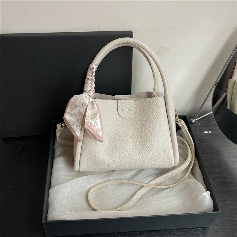 Free Shipping Designer Bag High End Temperament Handbag 2025 New Light Luxury Women's Fashionable And Versatile Single Shoulder Crossbody Bucket 