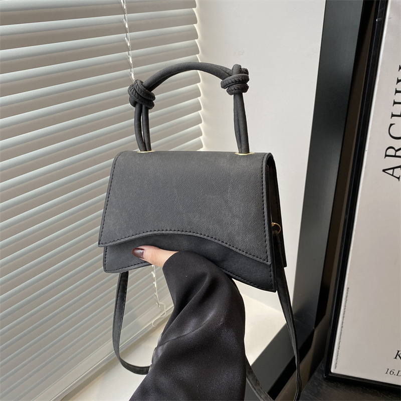 designer Single Shoulder Handbag 2025 Autumn Stylish Women's Simple Elegant New Commuter Solid Color Fashion Crossbody Small Square Bag