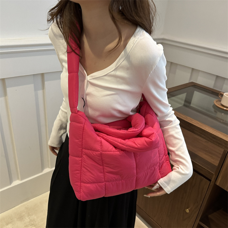 designer Fashion Simple Tote Bag Solid Color Casual Shoulder Handbag 2025 Summer New Women's Niche Shoulder Bag