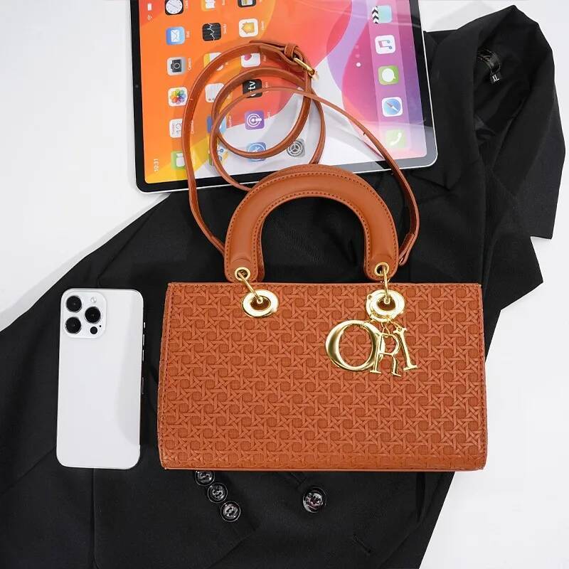 Original Vintage Messenger Bag Crossbody Purse Textured Leather Satchel Women's Minimalist Commuter Tote Solid Color Design