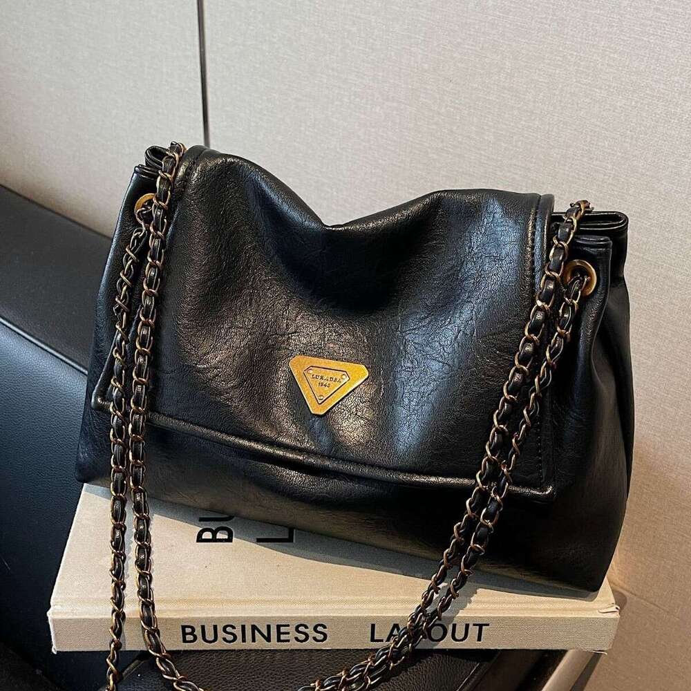 Women Vintage PU Shoulder Bags New Casual Chain Bags Underarm Bags Metal Buckle Trendy Versatile Crossbody Bag Fashion Chain Ladies Small Square Bags