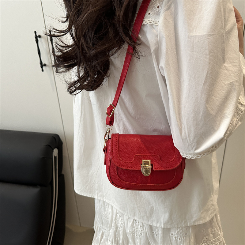 designer Spring Vintage Underarm Shoulder Bag Textured Korean Style Niche Design Women 2025 New Trendy Crossbody Small Square Bag