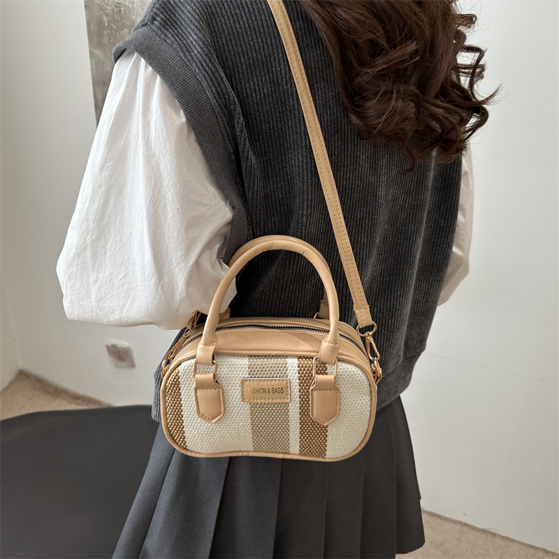 Top quality brand high-quality new free designer bag 2025 new simple texture retro striped color handbag shoulder width new free designer bag