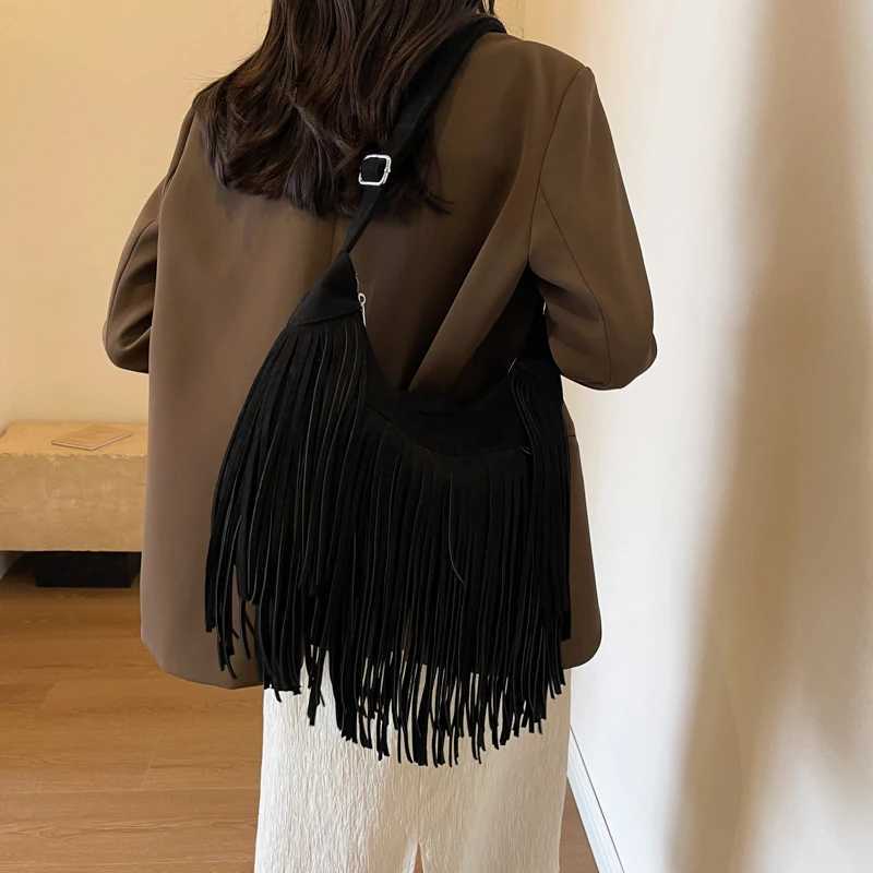 Tassel Design Womens Hobo Bag Fi Trend Handbag Suede Shoulder Crossbody Shopping Tote Vintage Commuter Bags XJ250605