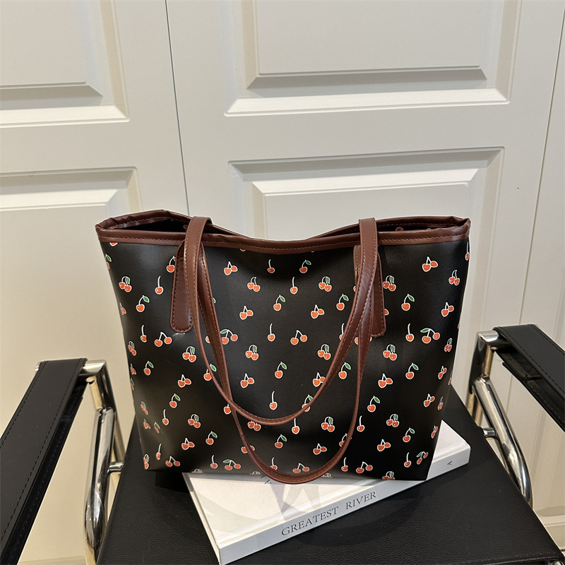 designer Tote Bag New Summer Large Capacity Women's Commuter Shoulder Handbag Storage Bag for College Students