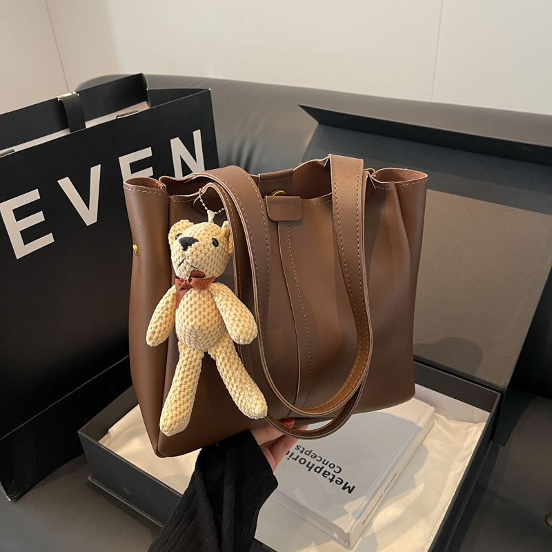 Large capacity handbag, new fashionable shoulder bag, multifunctional commuting handbag, designer women's crossbody bag