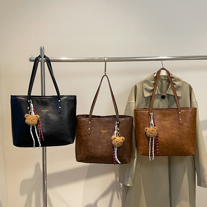 Free shipping designer bag for 2025 New Large Capacity Commuter Fashion Shoulder Casual Women Tote Bag