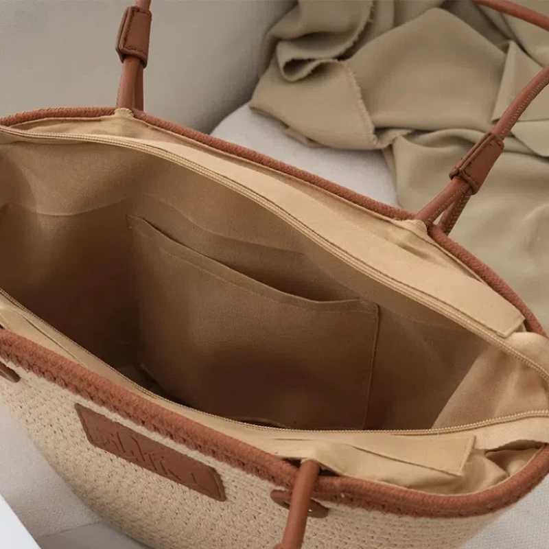 New Minimalist Woven Bag Portable Tote Bag Classic Woven Bag Reliable Womens Handbag Elegant Woven Handbag Womens Beach Bag XJ250605