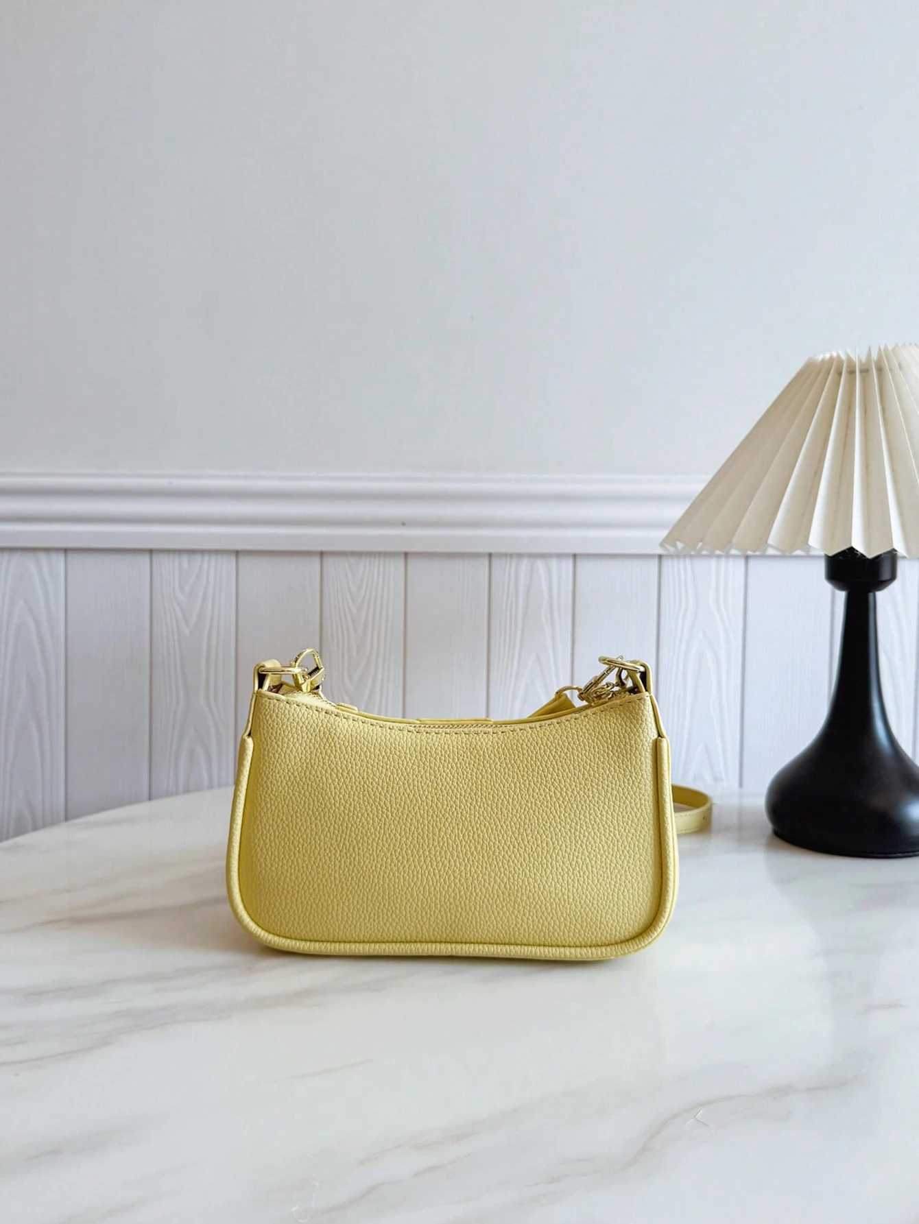 New Fi Classic Joker Solid Color PU Waterproof Fabric E-Shoulder Baguette Bag Strawberry Metal Chain Decorated Underarm XJ250605