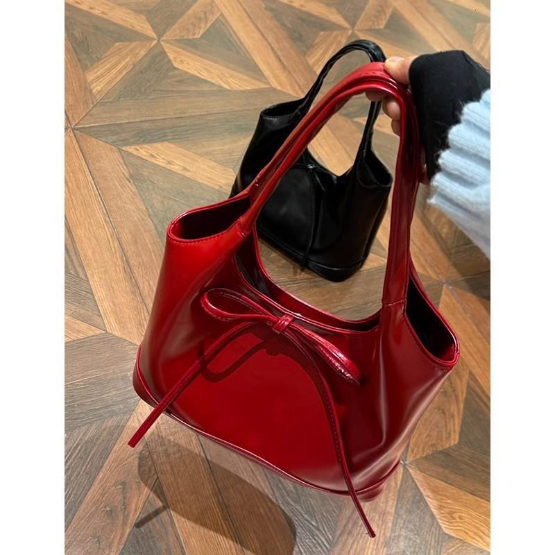 Vintage Red Bow Women's Handbag Autumn/Winter Large Capacity Shoulder Bag Commuter Multi functional Designer Shoulder Bag