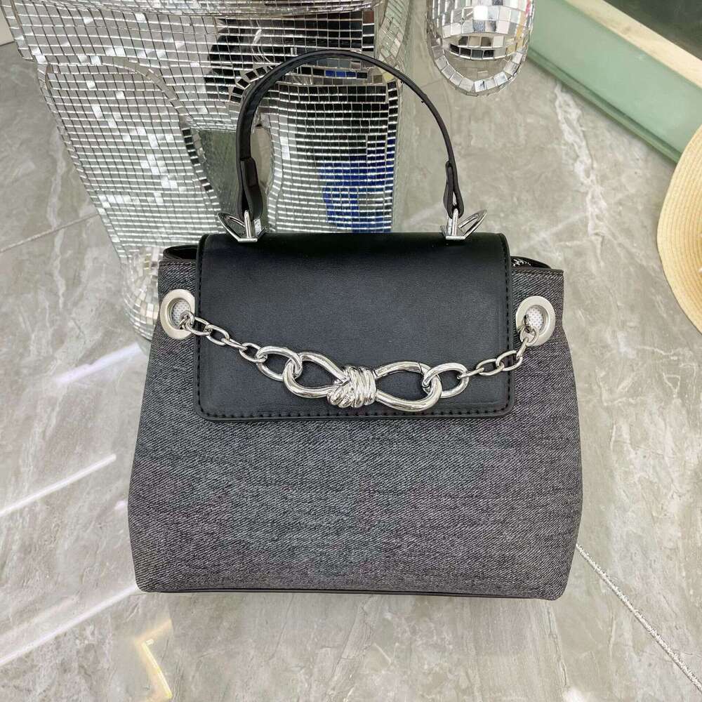 Fashionable New Korean Style Niche Bowknot Chain Trendy and Stylish Crossbody Bag Elegant Handbag
