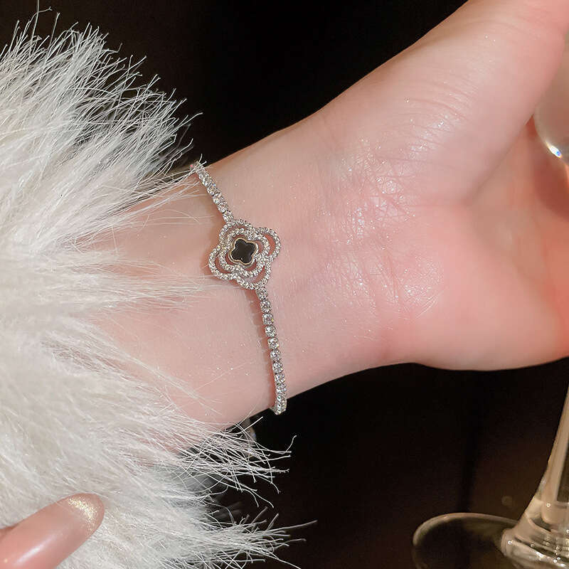 Luxury jewelry designer clover bracelet zircon diamond flower hollow bracelet, high-end design bracelet, personalized and cool style retro jewelry for