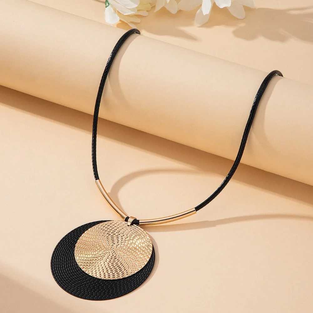 Creative Unique Large Round Vintage Pendant Necklace for Women Personalized Exaggerated Punk Style Jewelry Holiday Party Gift XJ250604