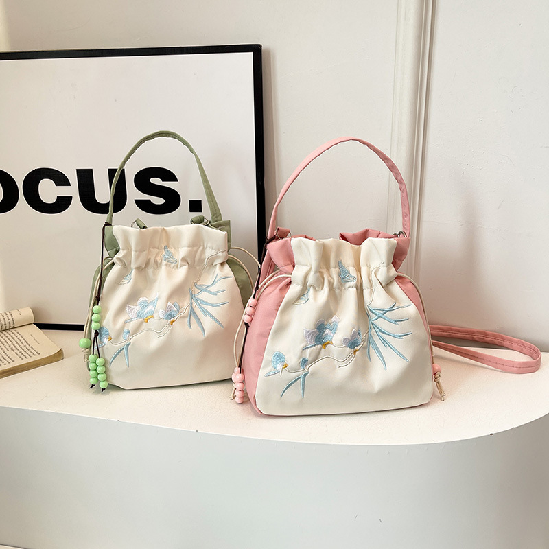 New Chinese ancient embroidery fashion trend niche multifunctional women's slanted shoulder handbag designer shoulder bag