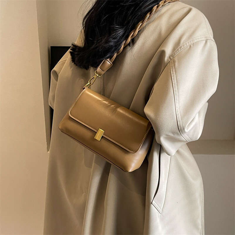 Minimalist Korean Style Small Square for Women 2025 New Trend Spring Summer Large Capacity Commuter Shoulder Crossbody Bag