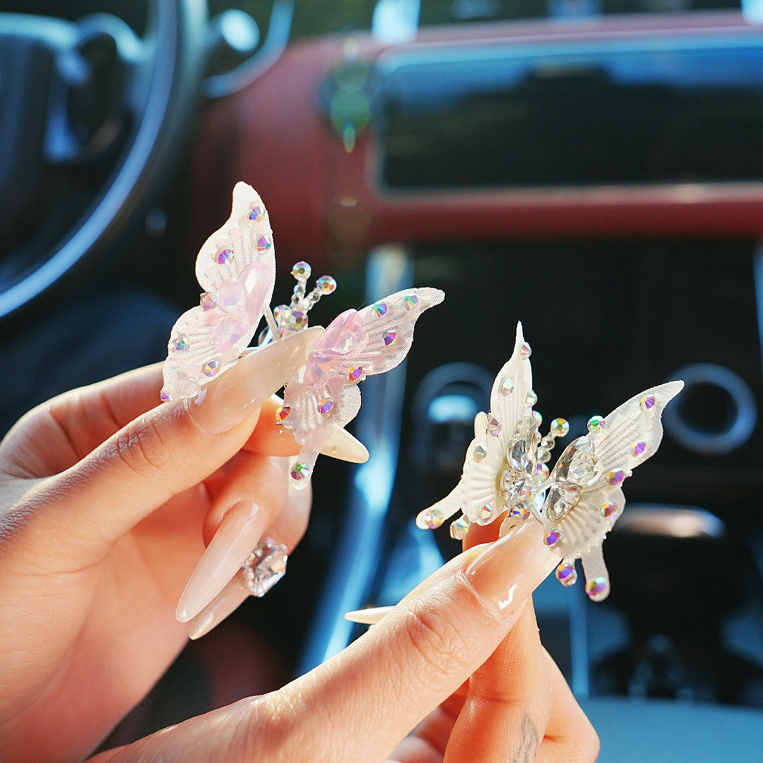 Crystal Sequins Flying Butterfly Car Vent Clip Glitter Car Interior Accessories Women Cute Glitter Dashboard Decoration