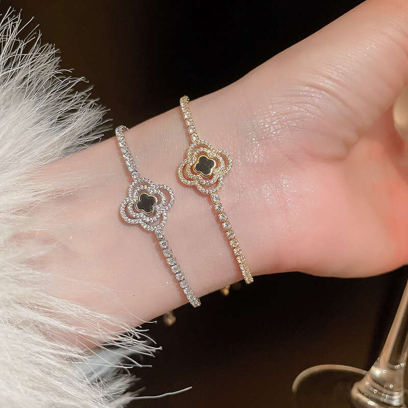 Luxury jewelry designer clover bracelet zircon diamond flower hollow bracelet, high-end design bracelet, personalized and cool style retro jewelry for