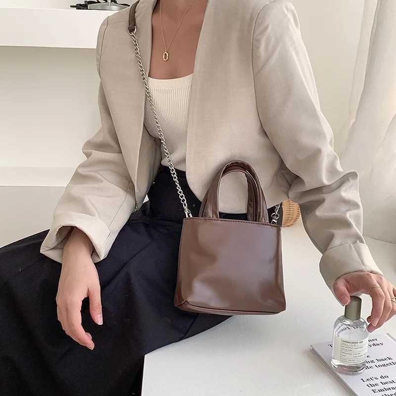 Fi crossbody bag women chain shoulder bag for spring female stylish handbag minimalist commuting bag XJ250605