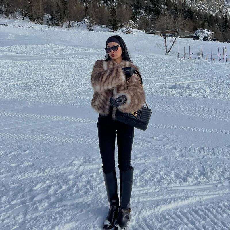 Neo Mint Brand Furry Cropped Faux Coat Women Winter 2024 Iconic Street Fashion Week Girls Fluffy Short Fur Jacket